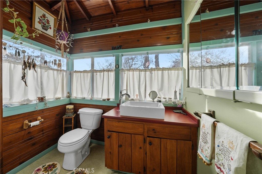 225 N Tunis Property Photo 16