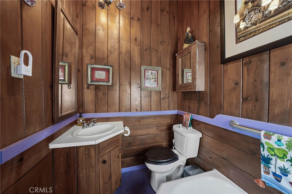 225 N Tunis Property Photo 18