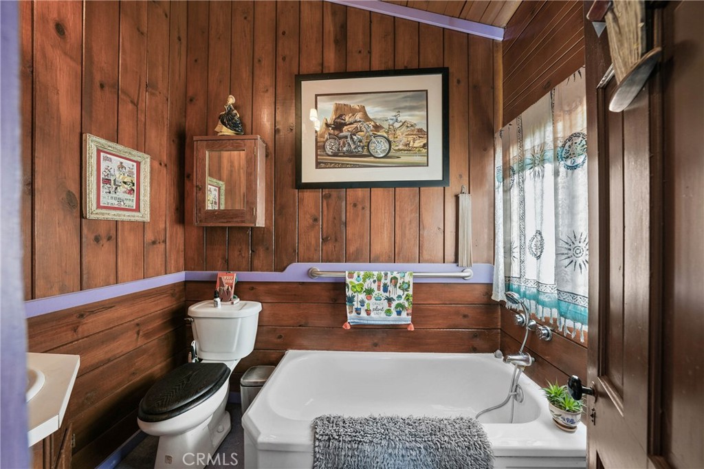 225 N Tunis Property Photo 19