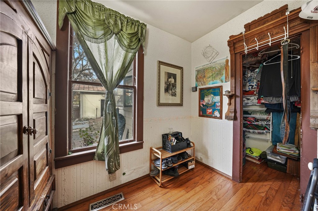 225 N Tunis Property Photo 20