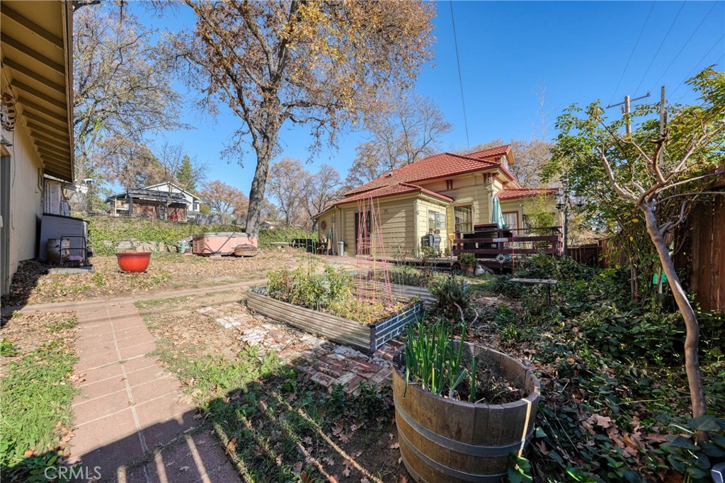 225 N Tunis Property Photo 25