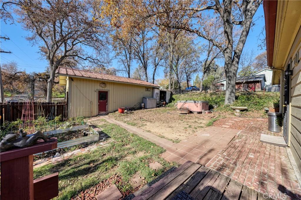 225 N Tunis Property Photo 28