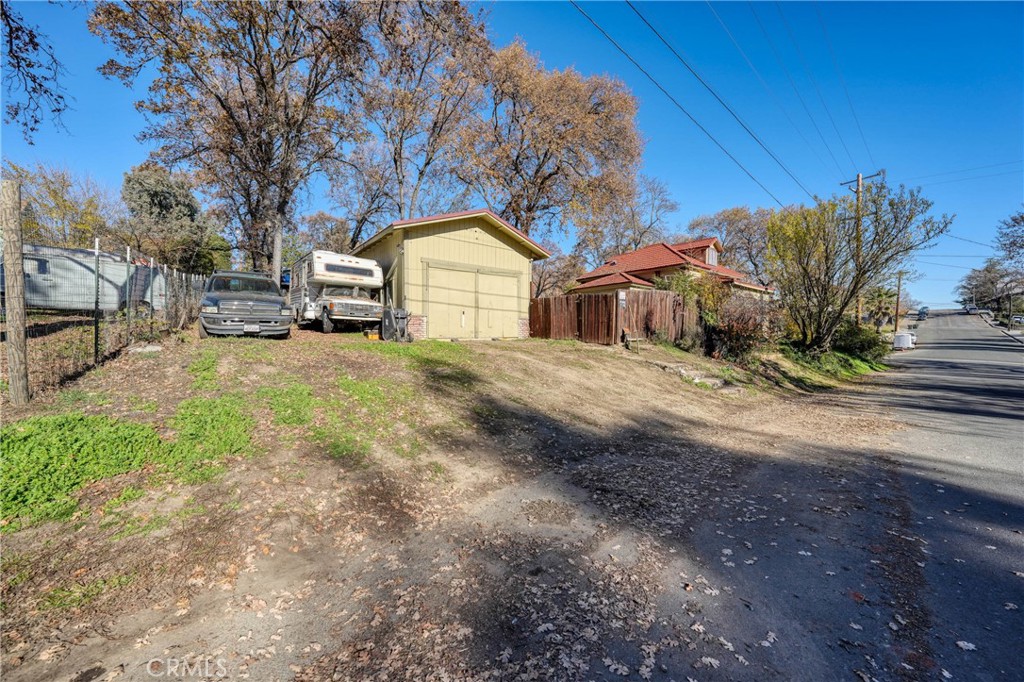 225 N Tunis Property Photo 29
