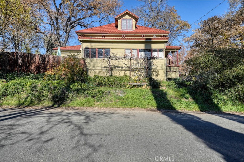 225 N Tunis Property Photo 31
