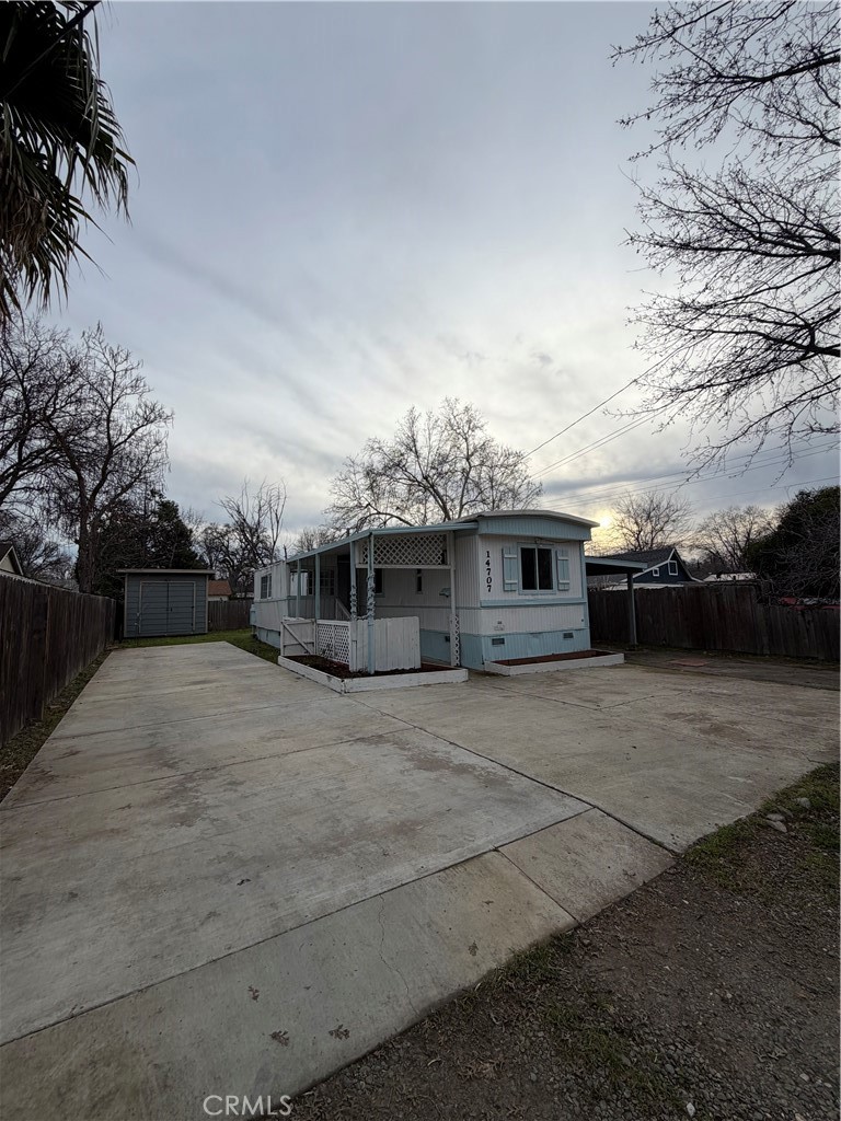14707 Walnut Avenue Property Photo 3