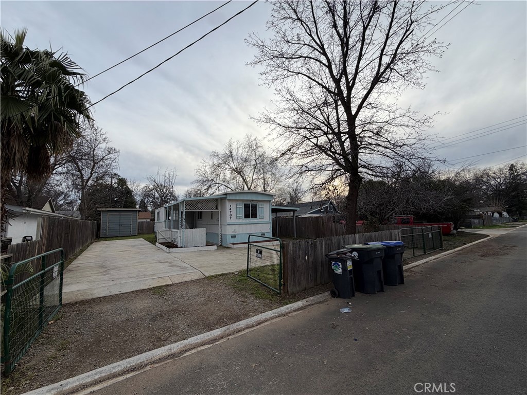 14707 Walnut Avenue Property Photo 5