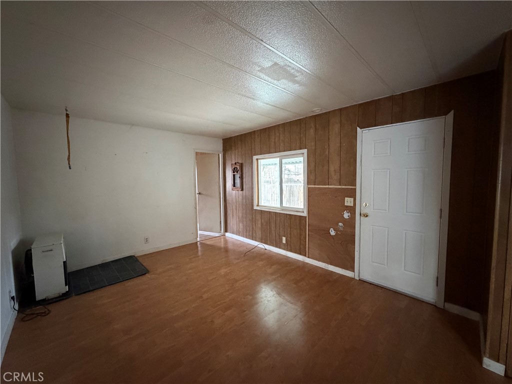 14707 Walnut Avenue Property Photo 23