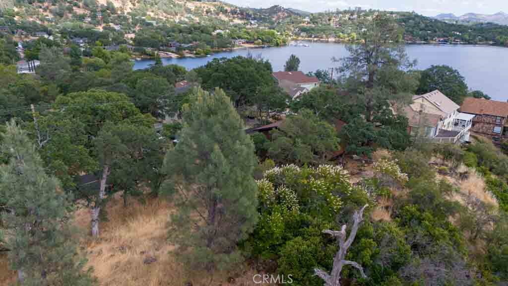 18337 North Shore Drive Property Photo 6