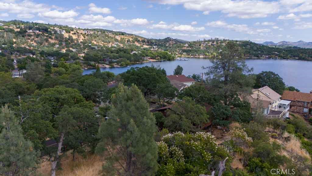 18337 North Shore Drive Property Photo 7