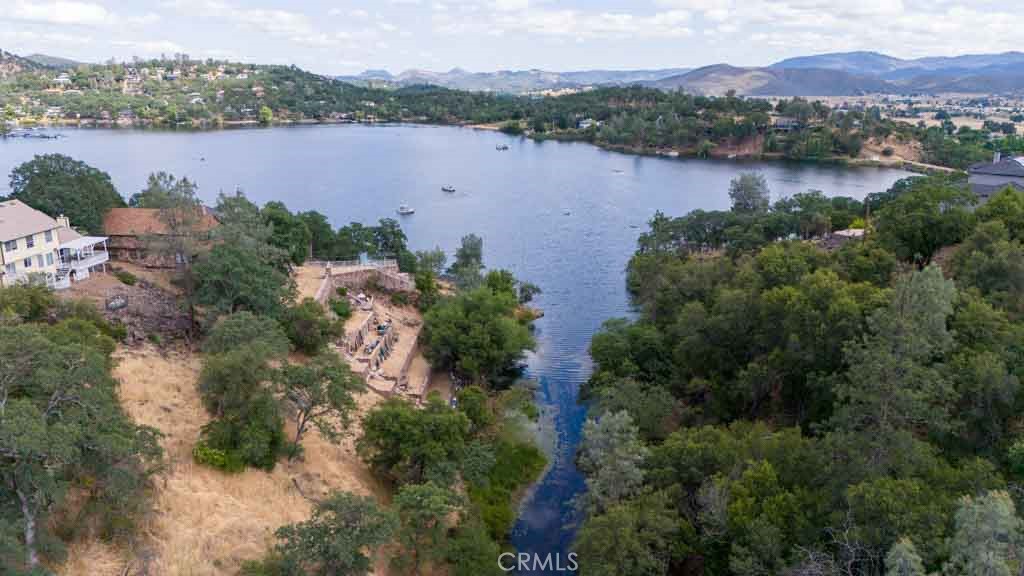 18337 North Shore Drive Property Photo 10