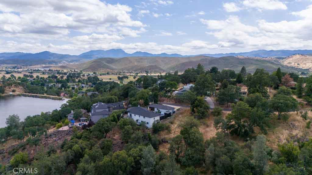 18337 North Shore Drive Property Photo 14