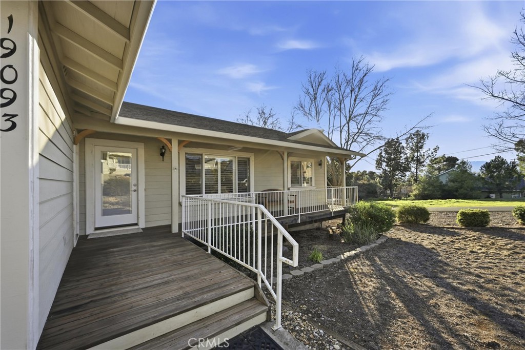 19093 Ravenhill Road Property Photo 4