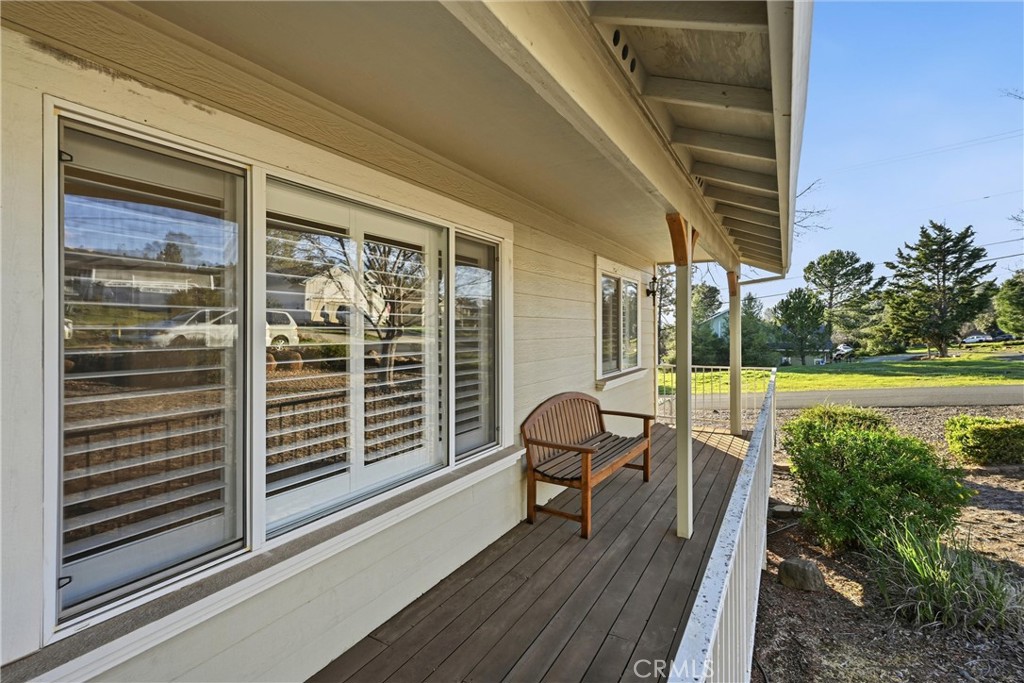 19093 Ravenhill Road Property Photo 5