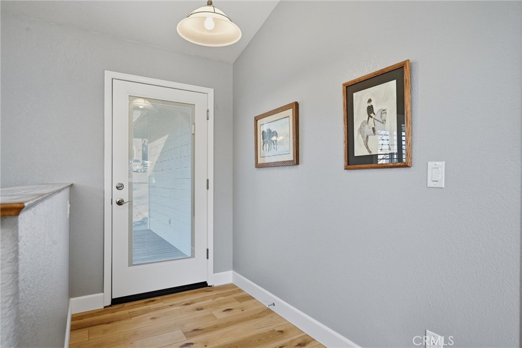 19093 Ravenhill Road Property Photo 6