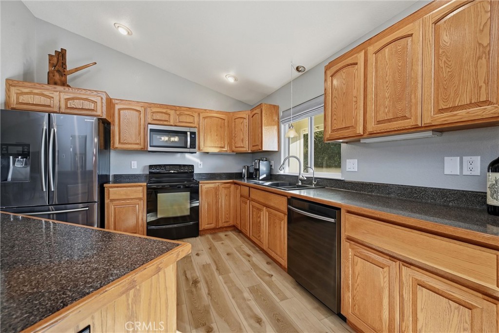 19093 Ravenhill Road Property Photo 15