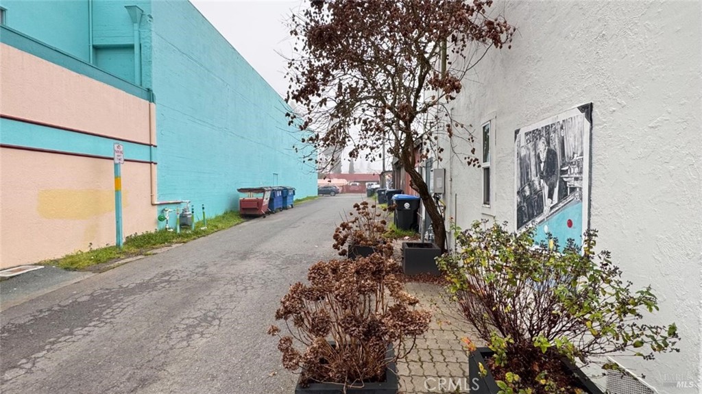 35 E Commercial Property Photo 16