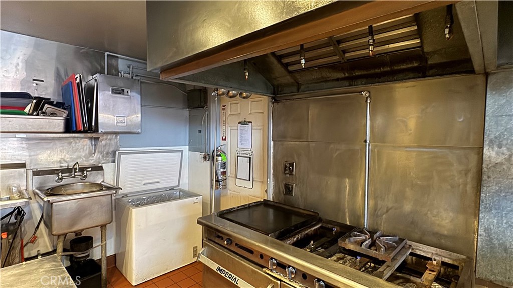 35 E Commercial Property Photo 19