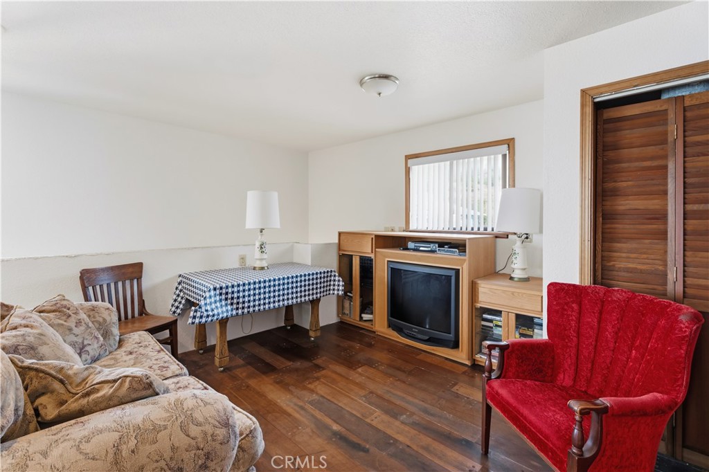 37043 Omega Property Photo 9