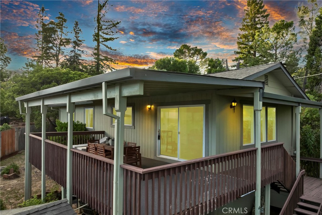 18528 North Shore Drive Property Photo 4