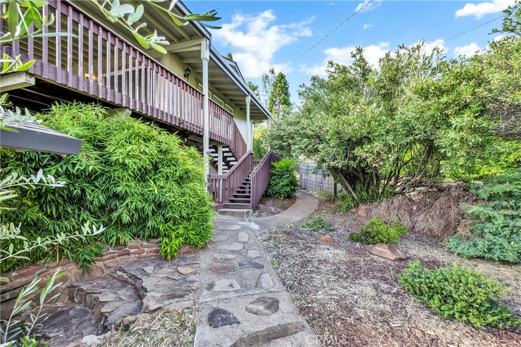 18528 North Shore Drive Property Photo 9