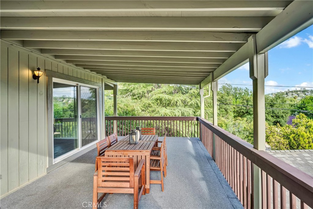 18528 North Shore Drive Property Photo 11