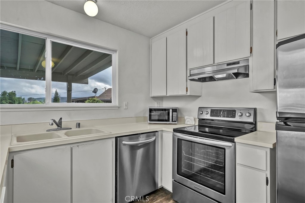 18528 North Shore Drive Property Photo 18
