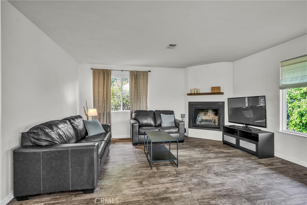 18528 North Shore Drive Property Photo 19