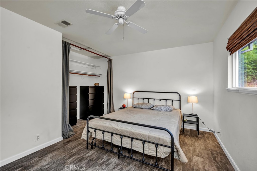 18528 North Shore Drive Property Photo 22