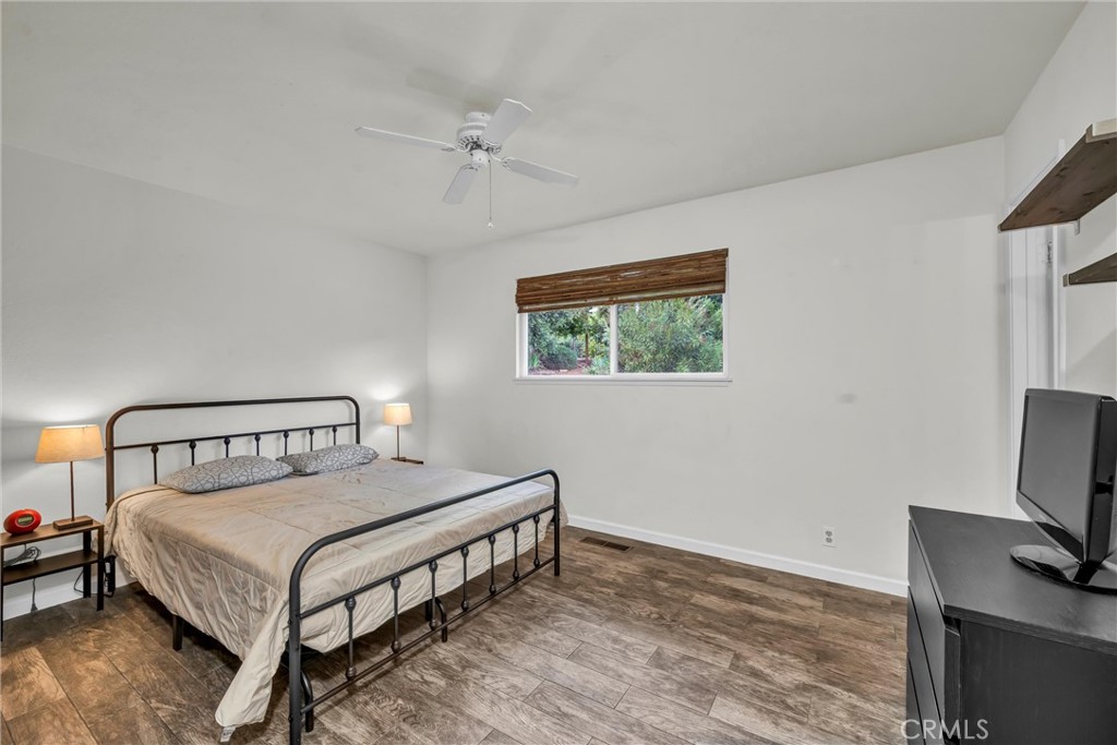 18528 North Shore Drive Property Photo 23