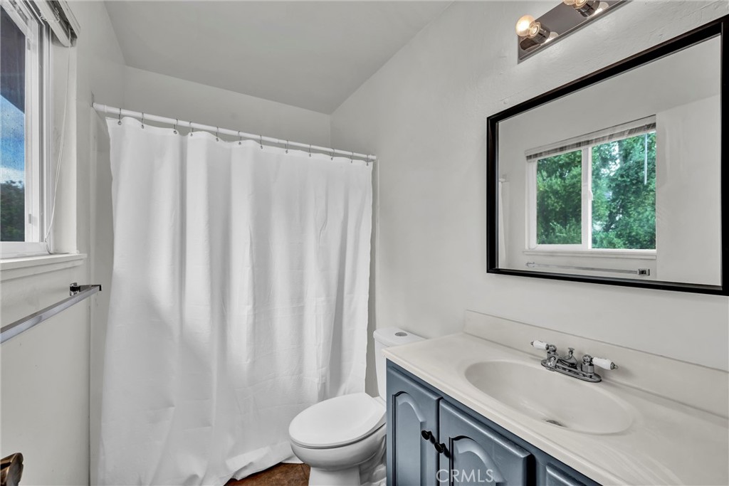18528 North Shore Drive Property Photo 24