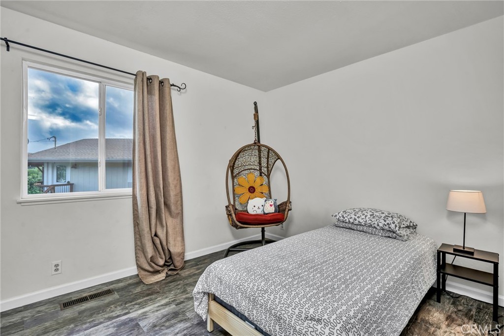 18528 North Shore Drive Property Photo 25