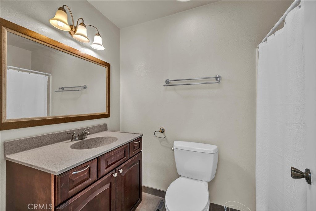 18528 North Shore Drive Property Photo 28