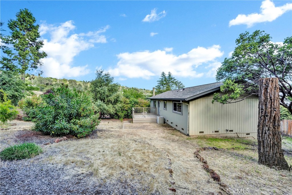 18528 North Shore Drive Property Photo 40