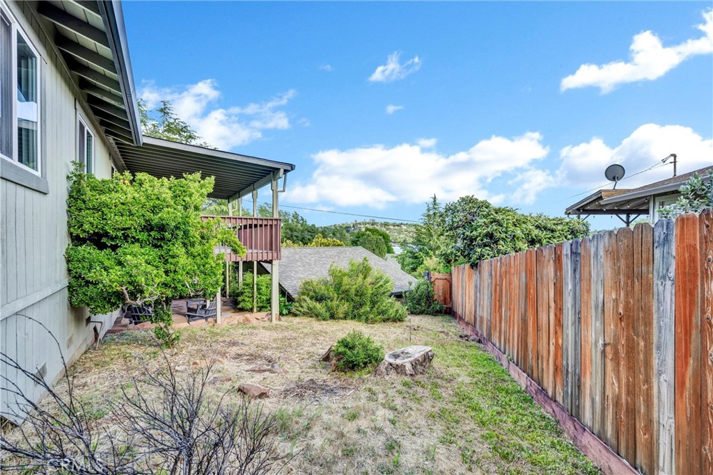 18528 North Shore Drive Property Photo 43