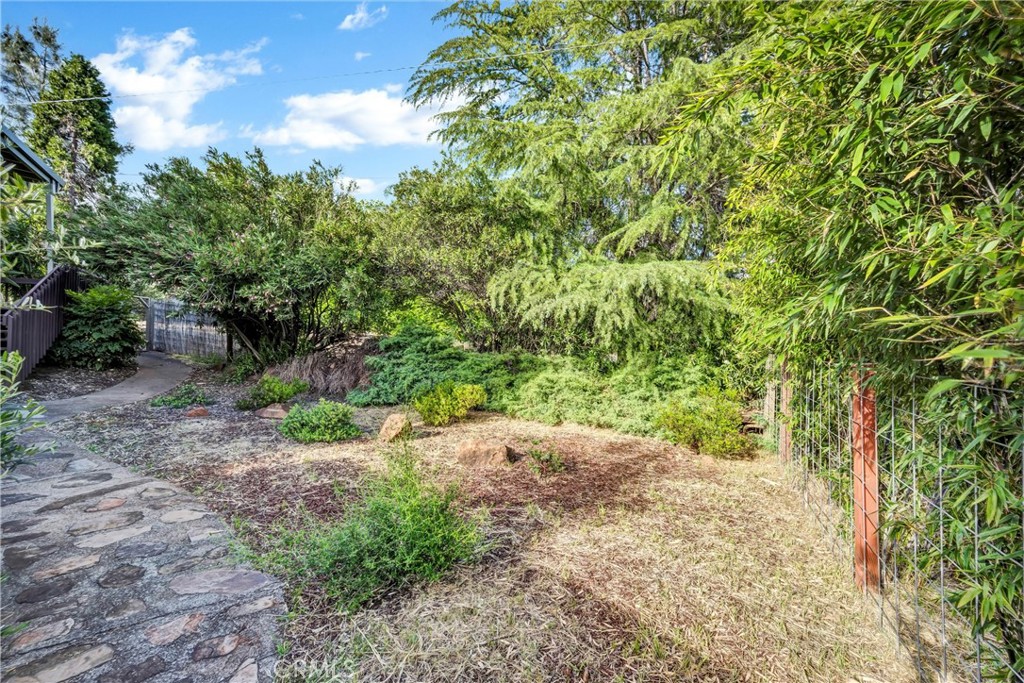 18528 North Shore Drive Property Photo 44