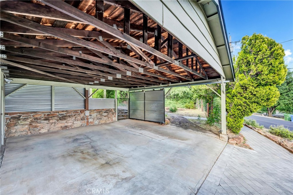 18528 North Shore Drive Property Photo 48