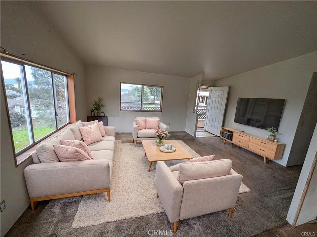 4367 Lakeview Terrace Property Photo 5