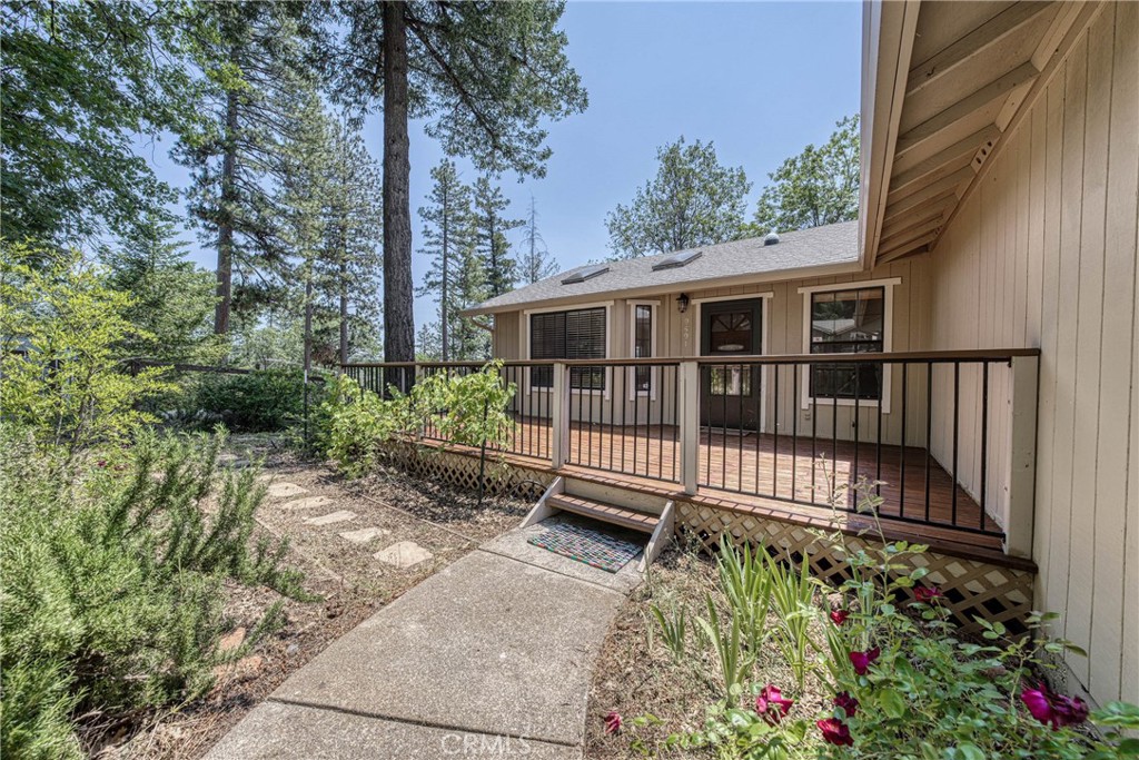 9591 Lassen Drive Property Photo 6