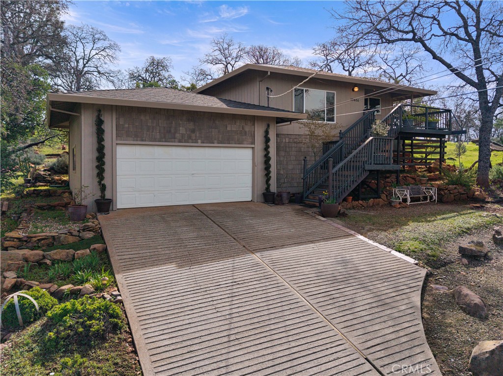 17444 Meadow View Drive Property Photo 2