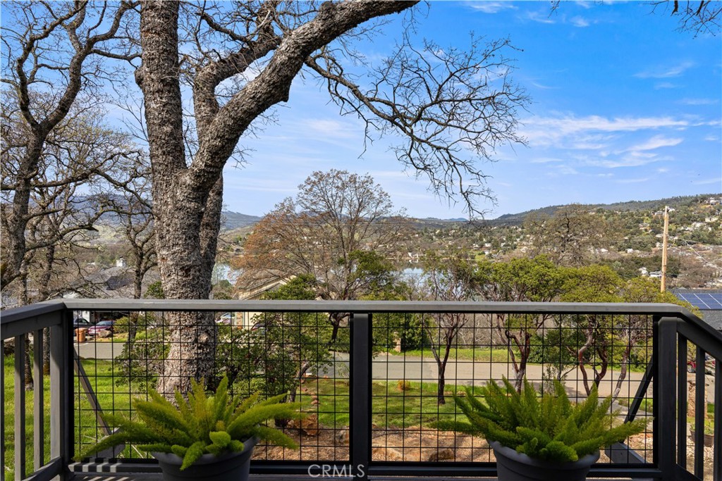 17444 Meadow View Drive Property Photo 3