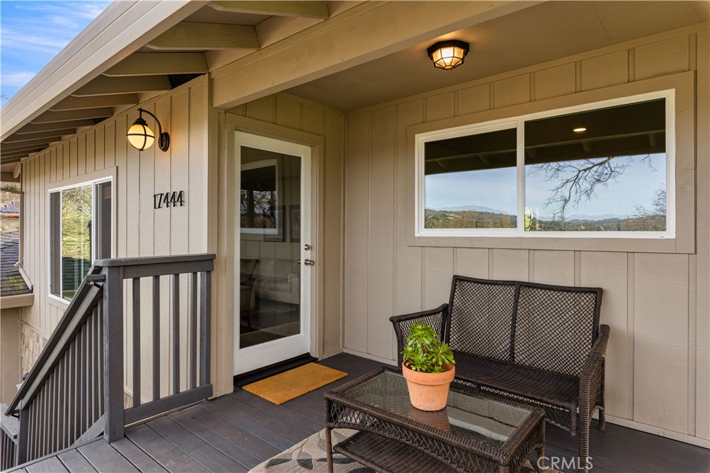 17444 Meadow View Drive Property Photo 4