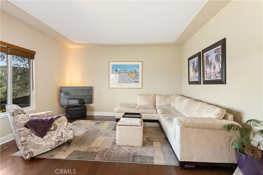 17444 Meadow View Drive Property Photo 7
