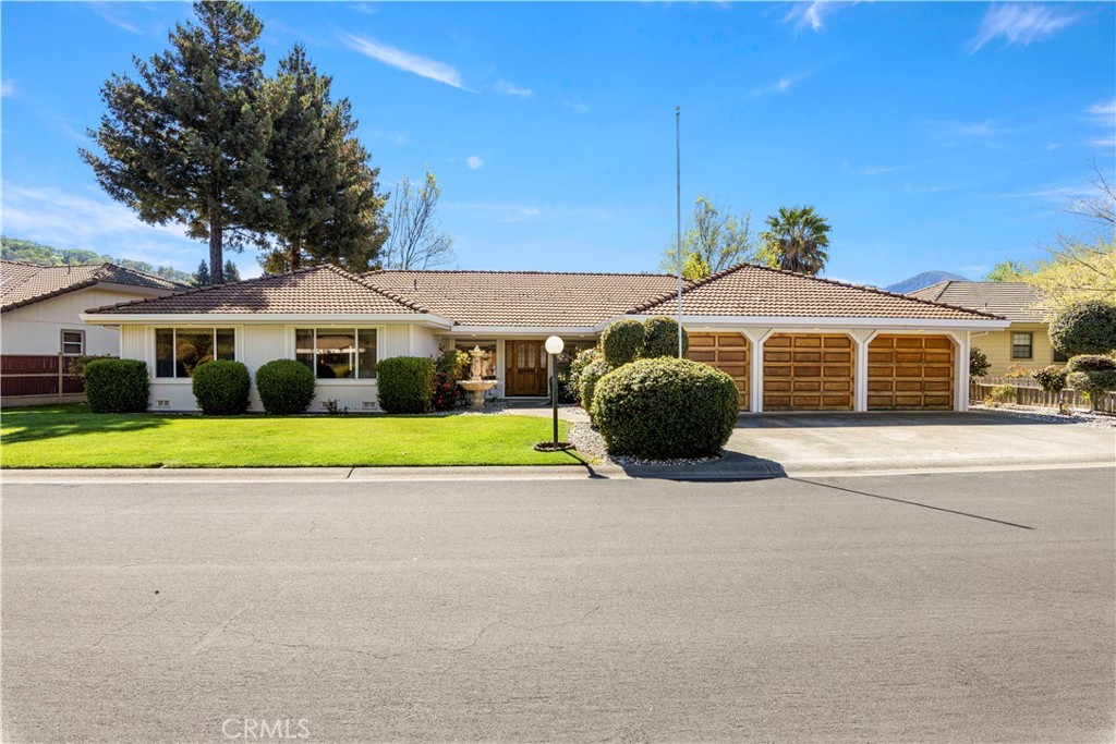 8581 Paradise Valley Boulevard Property Photo 2
