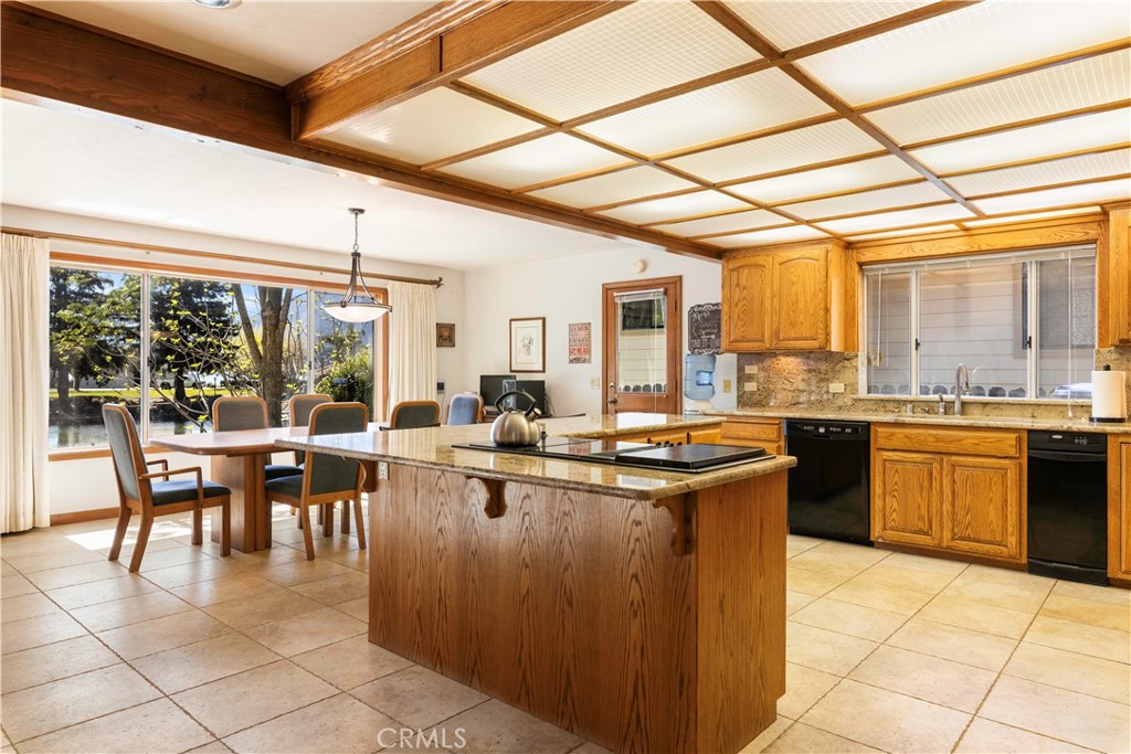 8581 Paradise Valley Boulevard Property Photo 16
