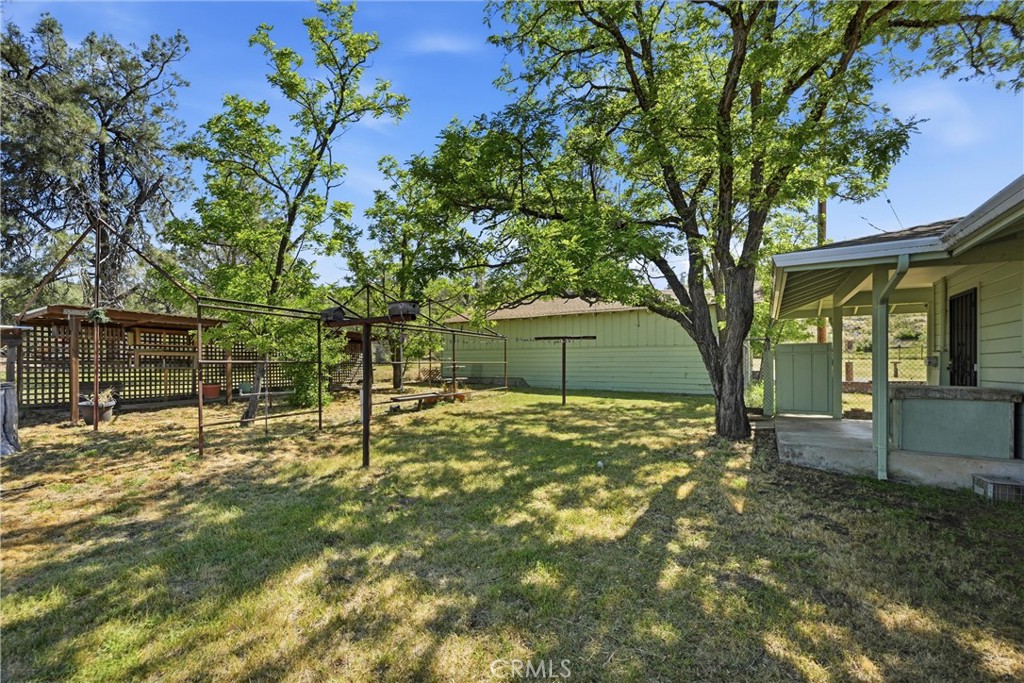 8155 Sulphur Creek Rd Property Photo 3