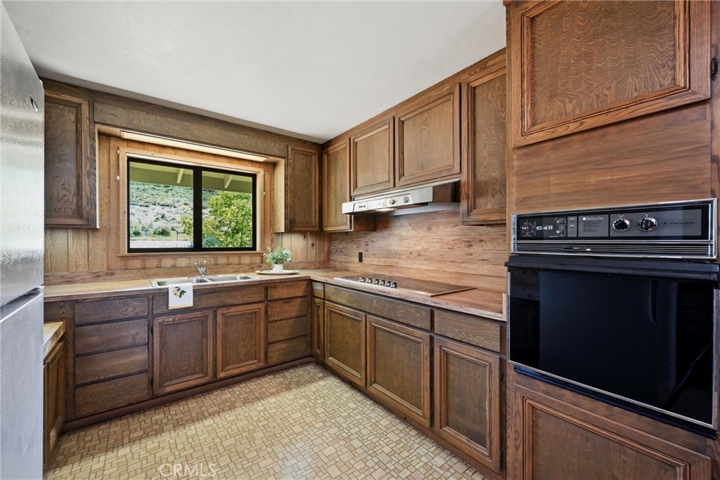 8155 Sulphur Creek Rd Property Photo 10