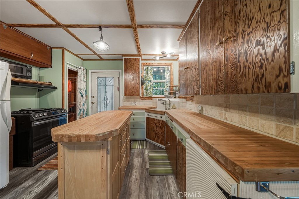 16179 Madrone Property Photo 6