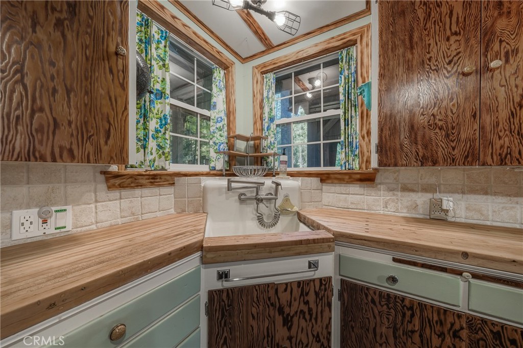 16179 Madrone Property Photo 8