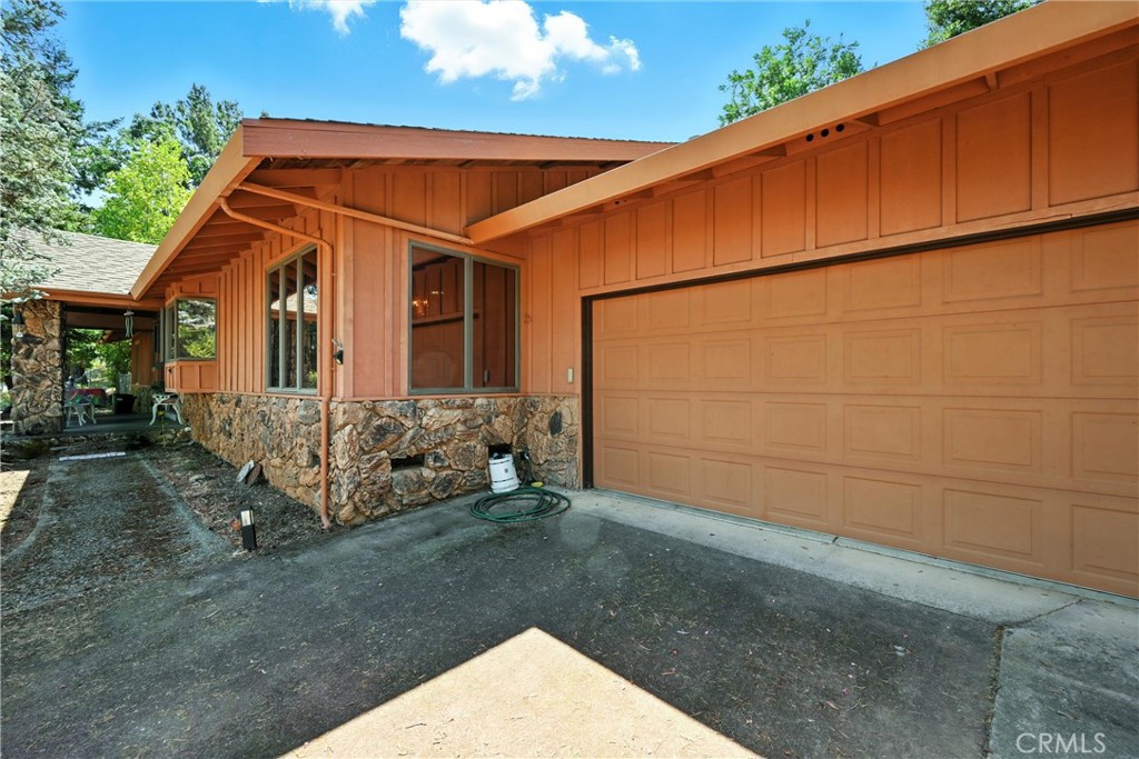 3663 Crestwood Drive Property Photo 2