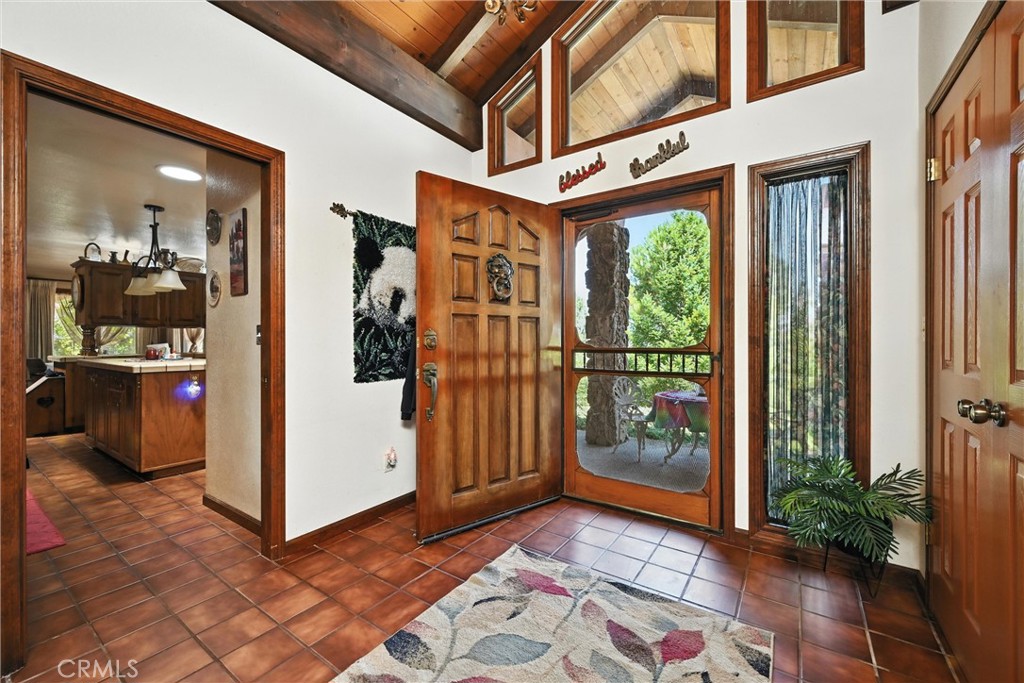 3663 Crestwood Drive Property Photo 3